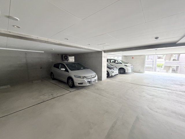 エカルラート青谷の駐車場