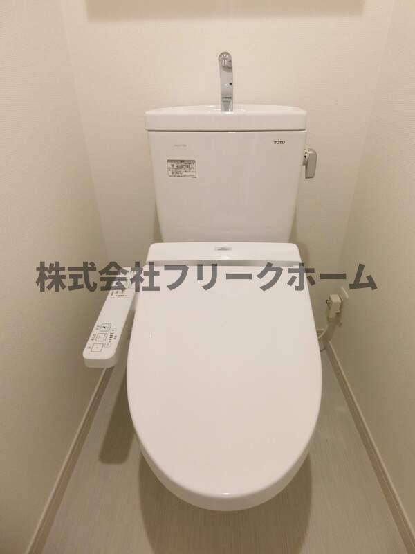 三鷹市上連雀６丁目の賃貸マンションのトイレ