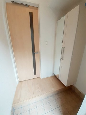 メゾン　ド　カルムⅢの玄関|収納もある玄関です