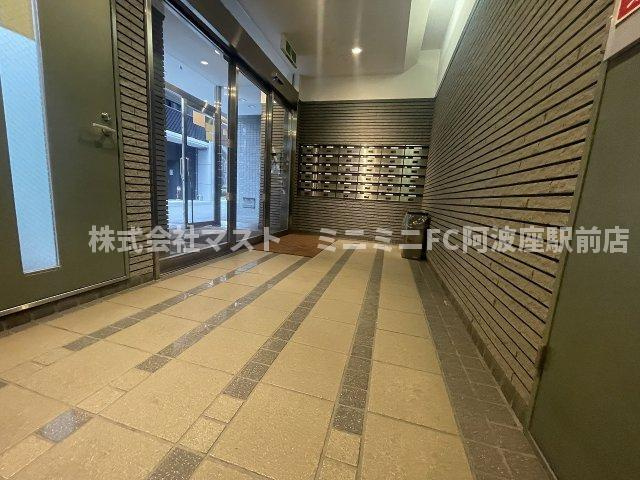 ヴィテイユメゾン成尾のロビー