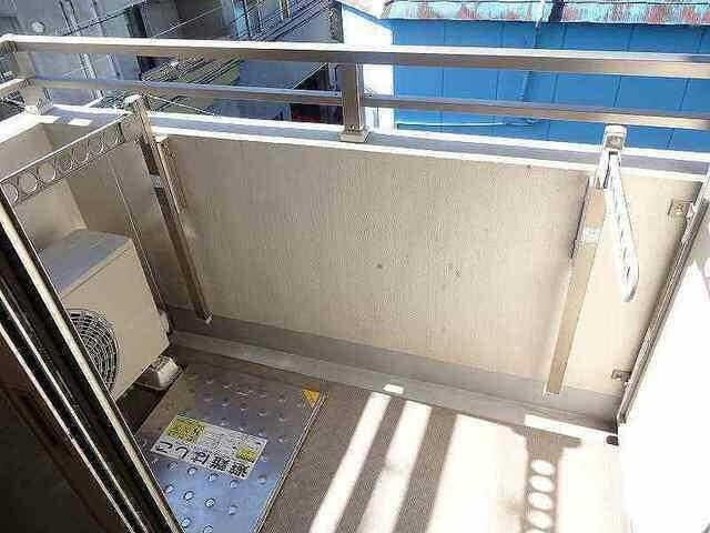 プレール・ドゥーク西大島駅前のバルコニー