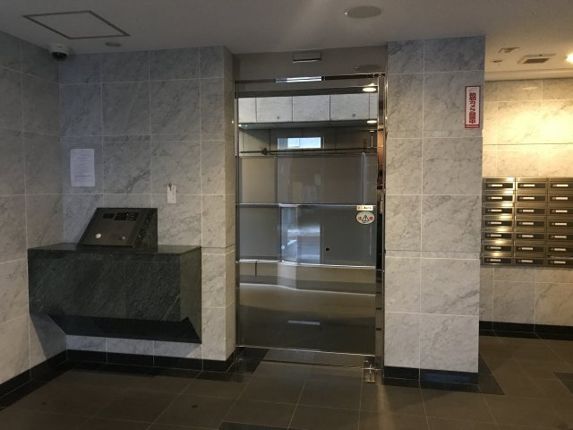 プレール・ドゥーク西大島駅前のロビー