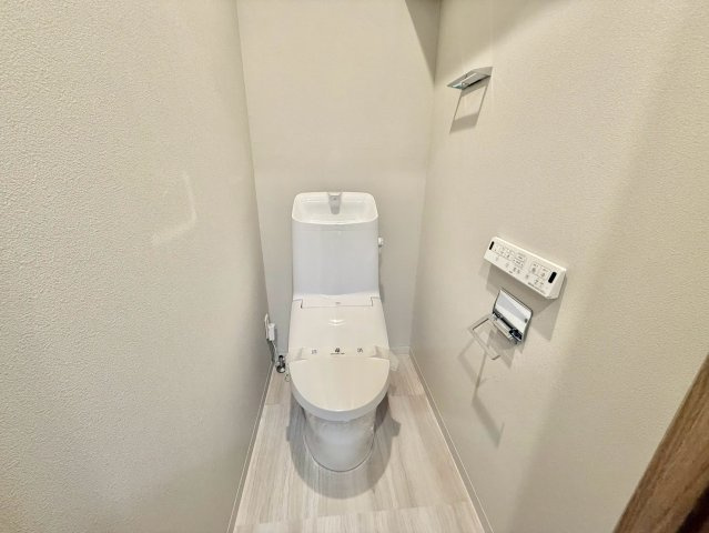 武蔵野ベルハイツ三鷹のトイレ|ウォシュレット付きのトイレはいつも快適！

現地ご見学希望・資料請求などお気軽にお問い合わせ下さい！
03-5990-5201