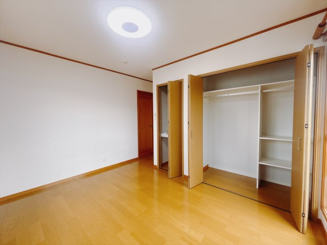【中古戸建】前橋市富田町の洋室|■2階洋室｜2階各居室には収納をご用意しています♪常にお部屋を綺麗に保てます！小さなお子様も自然とお片付けができるようになるのでうれしいですよね！