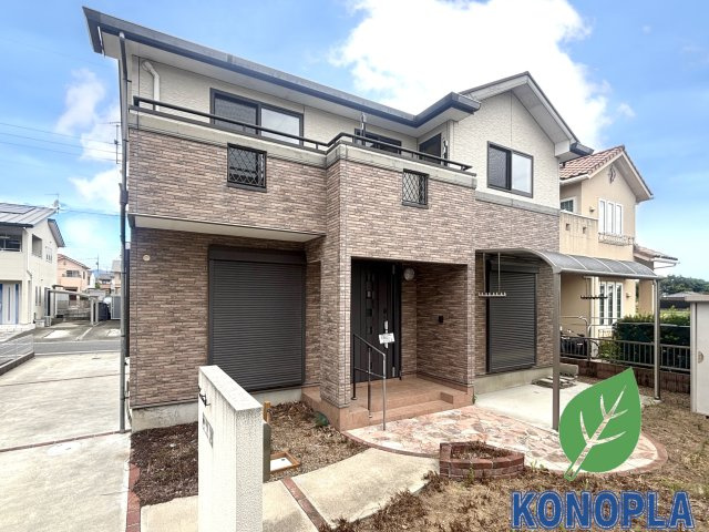 【中古戸建】前橋市富田町の外観|■外観｜外壁のアクセントカラーがシックな外観です。シンプルなデザインでありながらも「個性」を損なわず、お客様一人ひとりの暮らし方にフィットします。