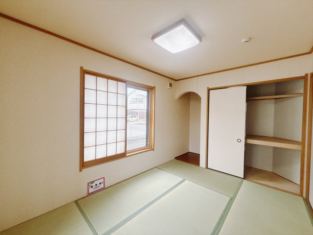 【中古戸建】前橋市富田町の和室|■1階和室｜和室を書斎にしたり、冬にはコタツを敷いて家族みんなで年越しをするのもいいですね。家族みんなのお気に入りの空間になります♪