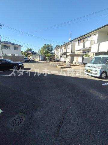 コンフォールBの駐車場