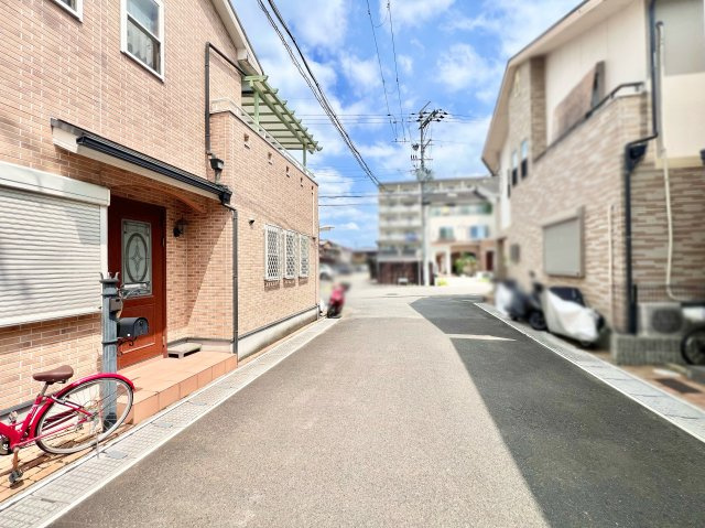 【前面道路含む現地写真】の画像