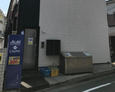 江戸川区平井４丁目のアパートのエントランス