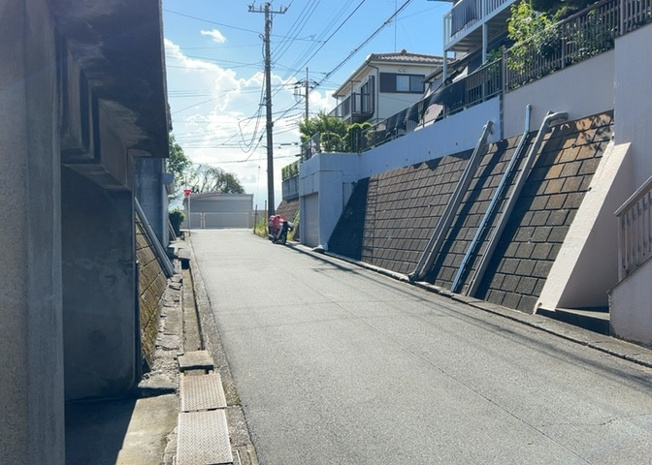 【展望】 | 桜や紅葉の名所に出かける人は多いと思いますが、家にいながら季節の移ろいを感じる生活を送りませんか？リビングや窓から見える景色が生活を彩るワンポイントに！現地から見える景色を堪能してみては如何でしょう。