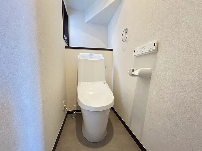 苦楽園四番町中古戸建のトイレ|ゆったりとした空間のトイレです