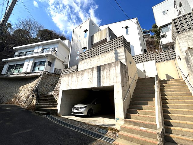 苦楽園四番町中古戸建の外観|堀込車庫付