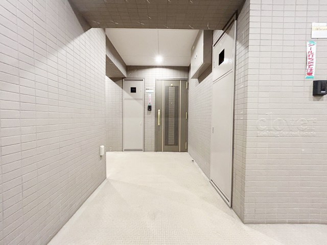 【その他共用部分】 | ディナスカーラ常盤台 | 共用廊下です。ここもきれいに清掃されています。周囲のお部屋の様子も、ぜひ伺ってみてください。～即日のご見学可能～　お問合せはお気軽にどうぞ。
