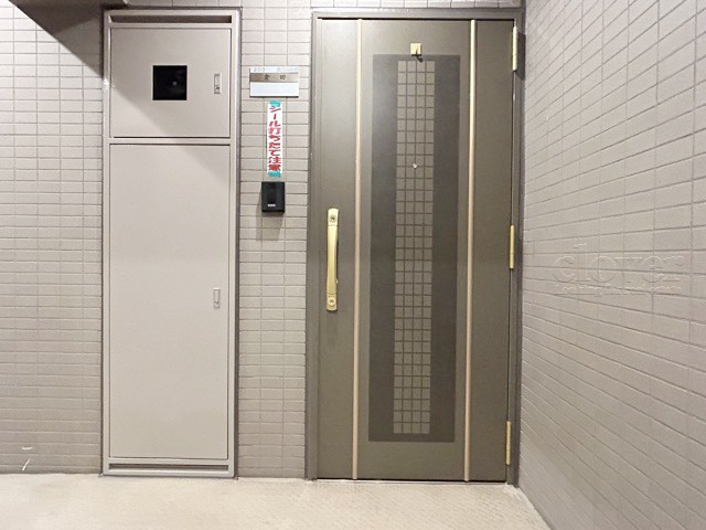 【その他共用部分】 | ディナスカーラ常盤台 | 皆様をお迎えする、お部屋の玄関ドア。開けやすさや開放角度、ドアノブの操作しやすさや鍵の形状などを、現地で一度ご確認ください。～即日のご見学可能～　お問合せはお気軽にどうぞ。
