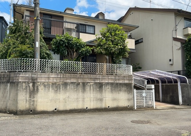 【外観】 | 物件の詳細については、現地を見てわかること以外に、役所や法務局などで調べないとわからないことがあります。そのため、現地に行く場合は、もしこの物件を買ったらどのような生活ができるかをイメージしましょう。