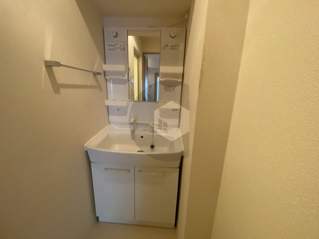 グランガーデン足代新町の独立洗面台
