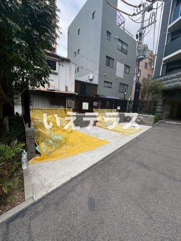 プレサンスTHE神戸の駐車場