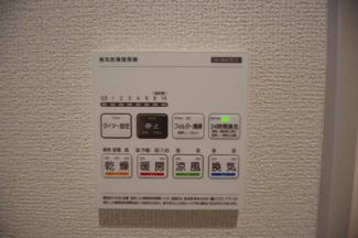 【冷暖房・空調設備】 | 【仲介手数料無料！！】立川市栄町2丁目　新築戸建て（全1棟）1号棟　4990万円 | 浴室暖房・乾燥・換気・涼風