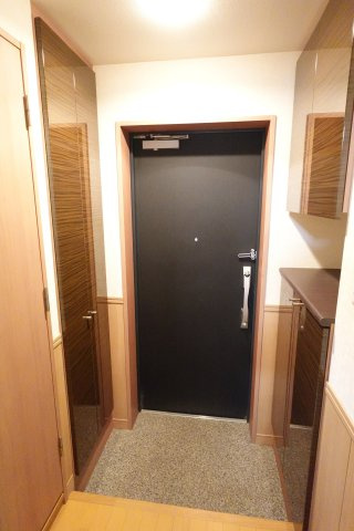 戸田市大字新曽の賃貸マンションの玄関