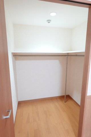 戸田市大字新曽の賃貸マンションの収納