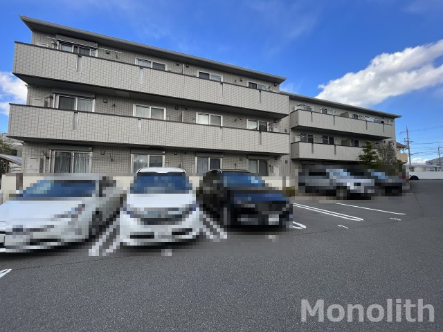 マーベラスの駐車場