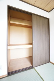 【収納】 | パレシオングリーンヒルズ | ※同物件、反転タイプの写真になります。