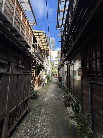 【前面道路含む現地写真】