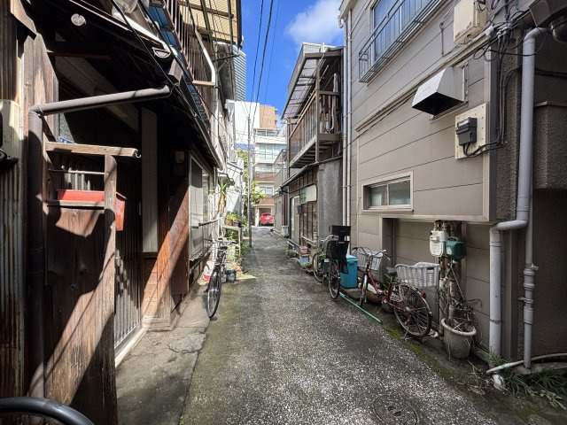 【前面道路含む現地写真】