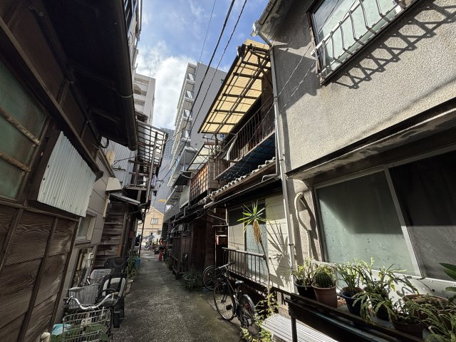 【前面道路含む現地写真】