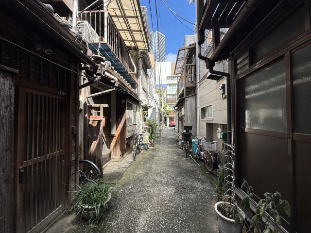 【前面道路含む現地写真】