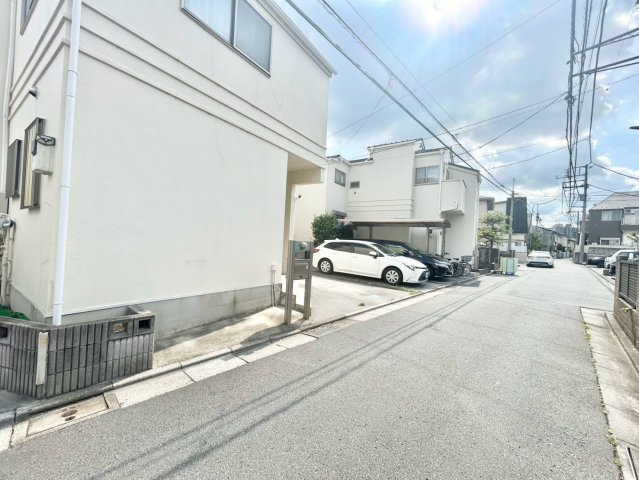 練馬区富士見台3丁目　中古戸建の前面道路含む現地写真|現地写真

現地ご見学希望・資料請求などお気軽にお問い合わせ下さい！
03-5990-5201
