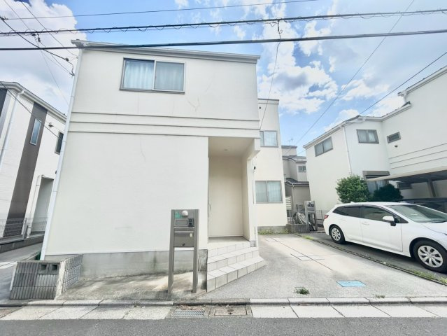練馬区富士見台3丁目　中古戸建の外観|現地写真

現地ご見学希望・資料請求などお気軽にお問い合わせ下さい！
03-5990-5201