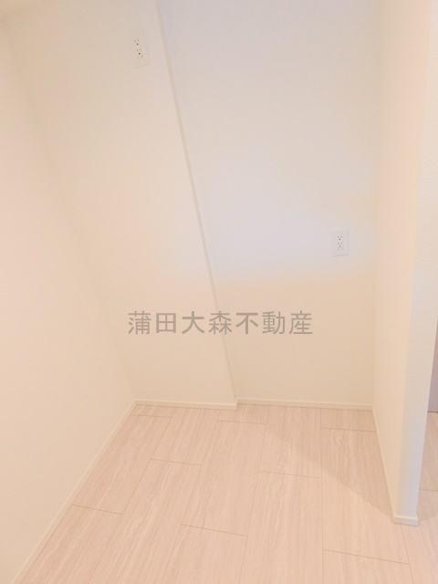 RJRプレシア蒲田のキッチン|キッチン後方冷蔵庫置き場スペース