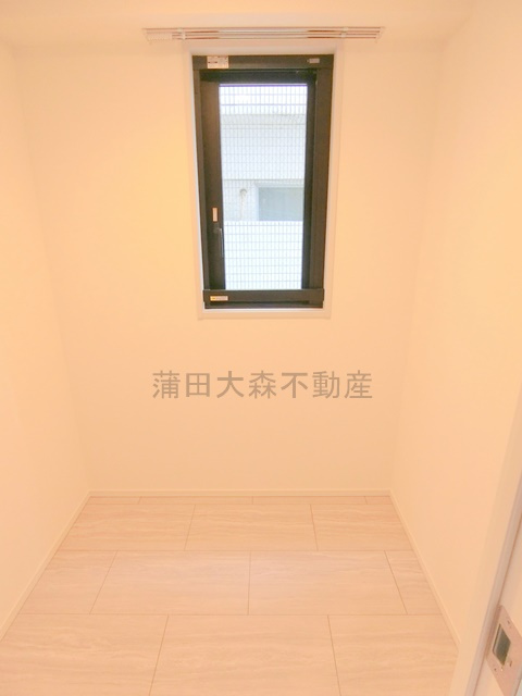 RJRプレシア蒲田の内装|リビング横の大きなストレージスペース　
テレワークルームやウォークインクローゼットとしても！