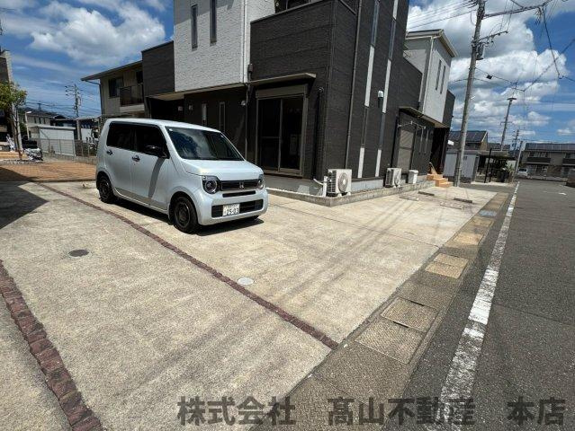 フローラＣの駐車場
