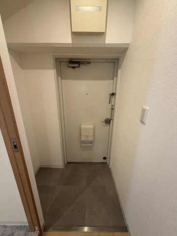 アルカディアイン　仲介手数料無料の玄関