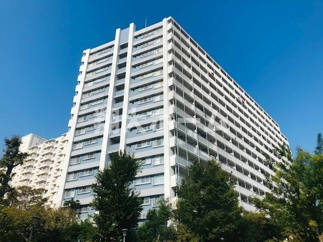 戸山ハイツ２７号棟の外観