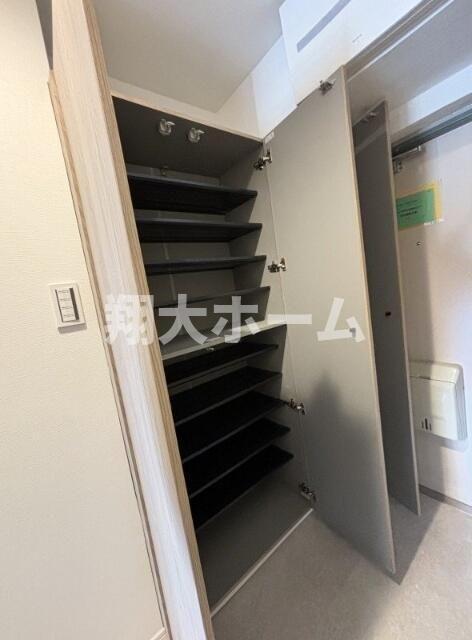 戸山ハイツ２７号棟の玄関
