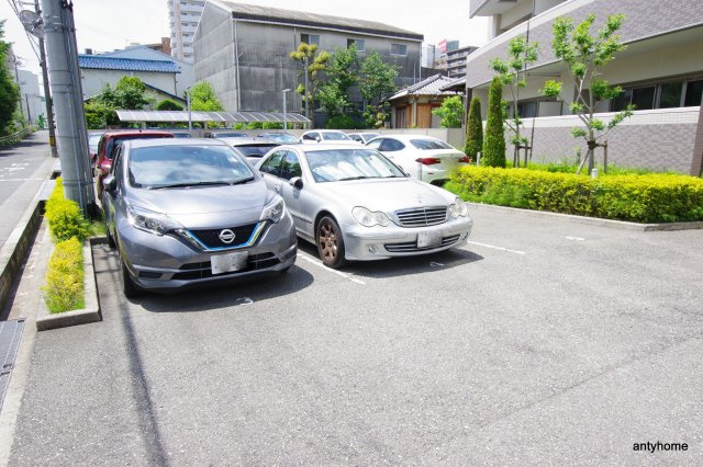 アリスガーデンエサカ 仲介手数料無料の駐車場