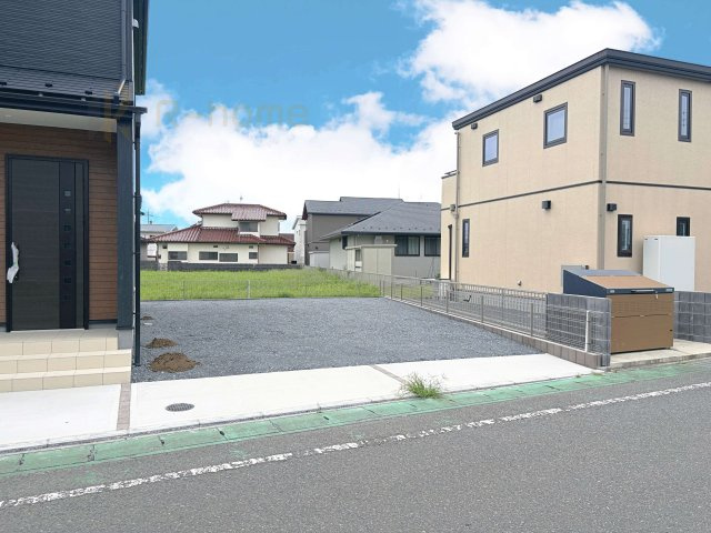 那珂市菅谷19期　新築戸建て　1号棟の駐車場|カースペースは5台完備。ゲスト用のスペースも確保できますね！