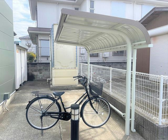 レオパレスＥｘｉｓｔｅｎｃｅのその他共用部分|屋根付き自転車置き場