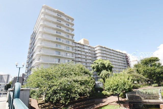 【外観】 | マンション東陽町 | 手入れの行き届いた外壁やエントランスなど、「見ればわかる」レベルで清潔感を保ったマンションです。築年数を感じさせない姿で皆様をお出迎えします。～即日のご見学可能～　お問合せはお気軽にどうぞ。
