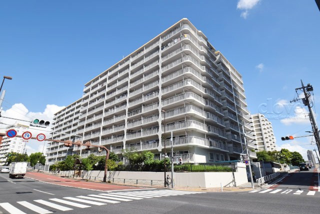 【現況写真】 | マンション東陽町 | 外観と前面道路の様子。～即日のご見学可能～　お問合せはお気軽にどうぞ。
