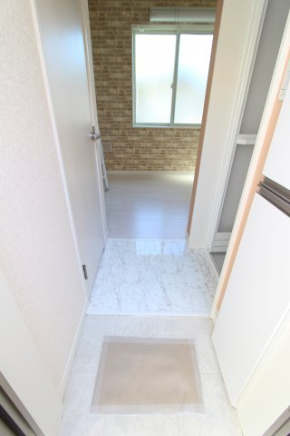 ユナイト妙蓮寺ストリングスの玄関|同アパートの参考写真です。