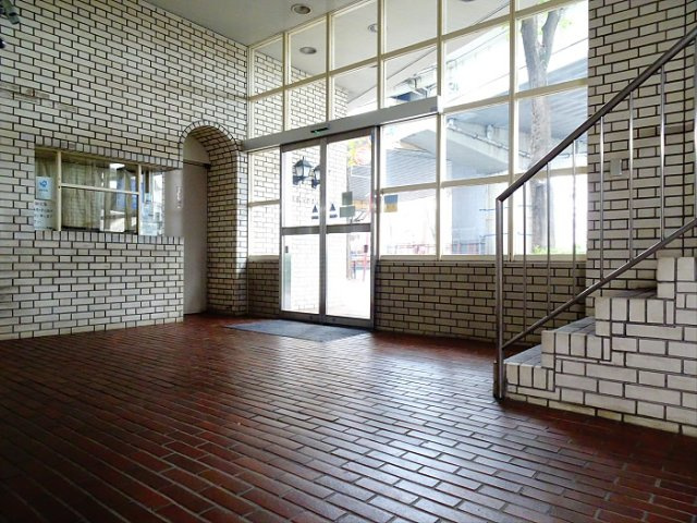 桜上水マンションのロビー