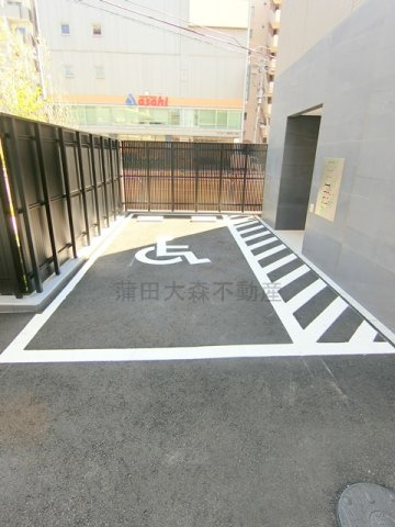 シーズンフラッツ大森西の駐車場