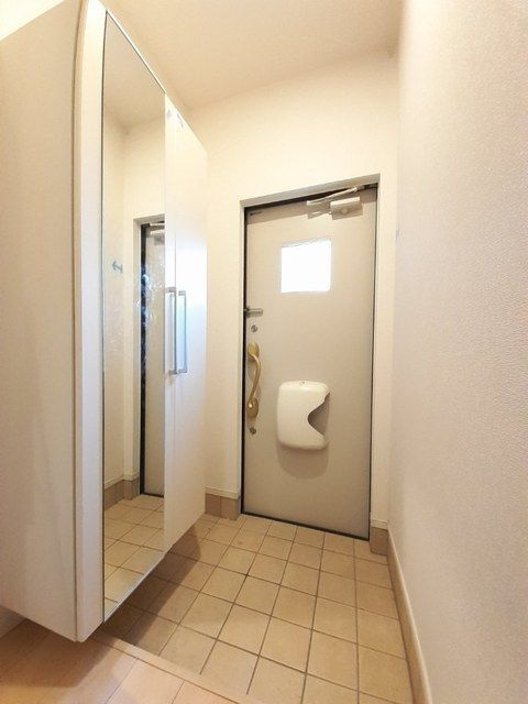 カーサ・デパ岡本の玄関
