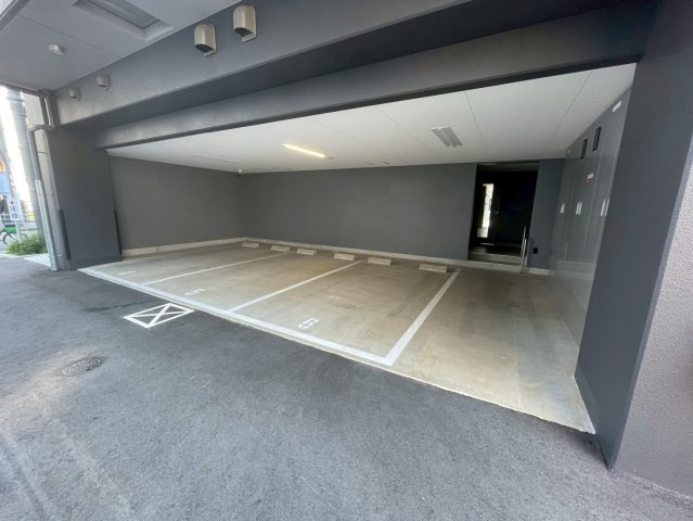 アプリーレ阿波座南の駐車場