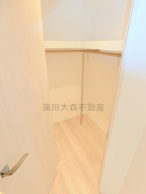 シーズンフラッツ大森西の収納|洋室5.7帖の大型収納　ウォークインクローゼット！