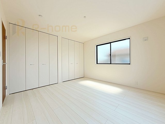 那珂市菅谷19期　新築戸建て　2号棟の洋室|どんな部屋家具も合わせやすいシンプルな洋室！
たっぷりの日差しと心地よい風が舞い込む住まい♪